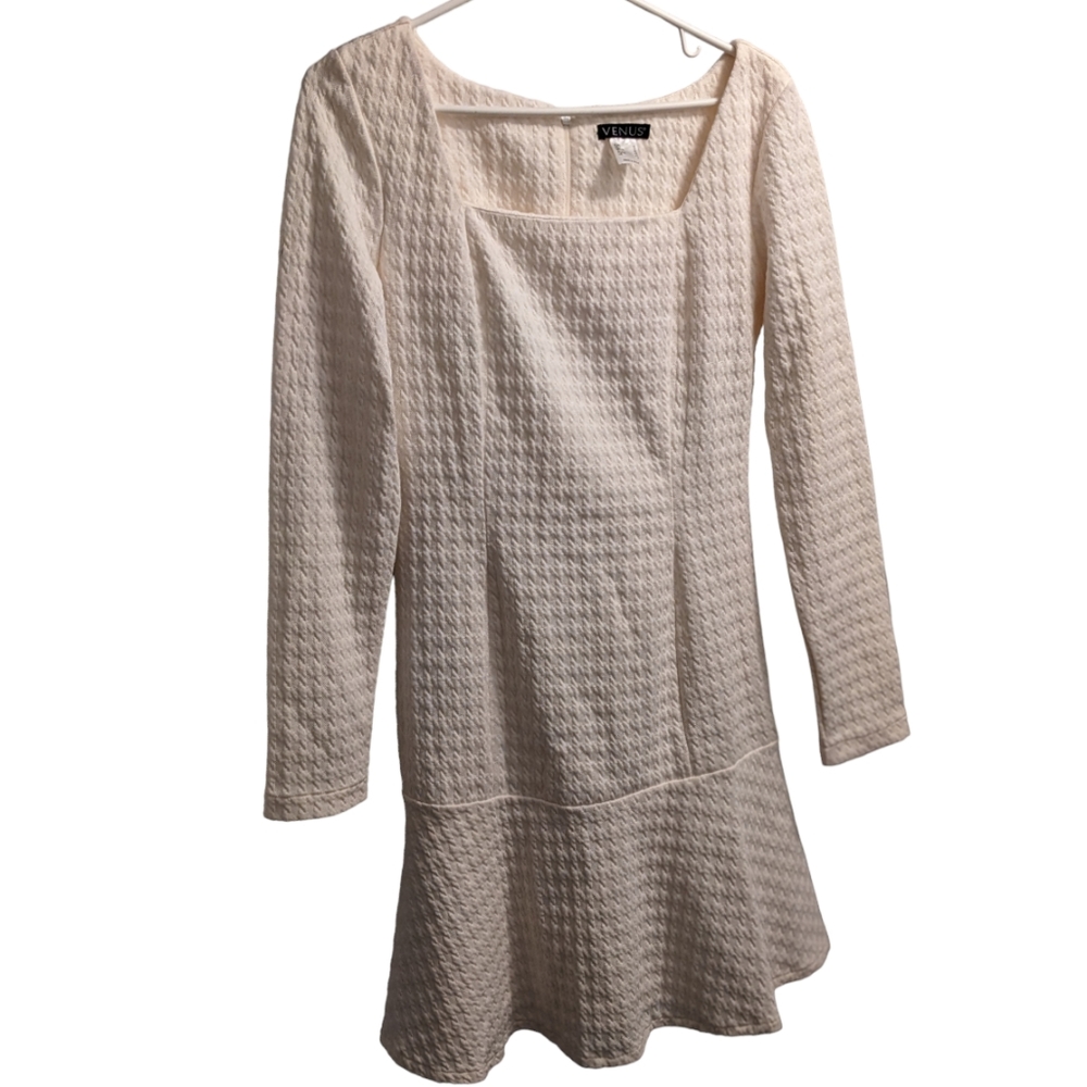 💥 Venus Off White Textured Dress 4